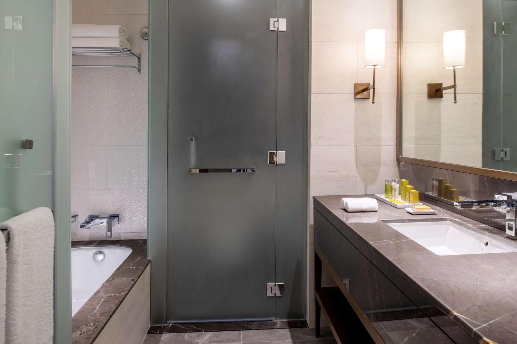 Doubletree Suites By Hilton - Riyadh Financial District ภายนอก รูปภาพ